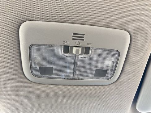 Used 2019 Toyota Corolla LE image 22