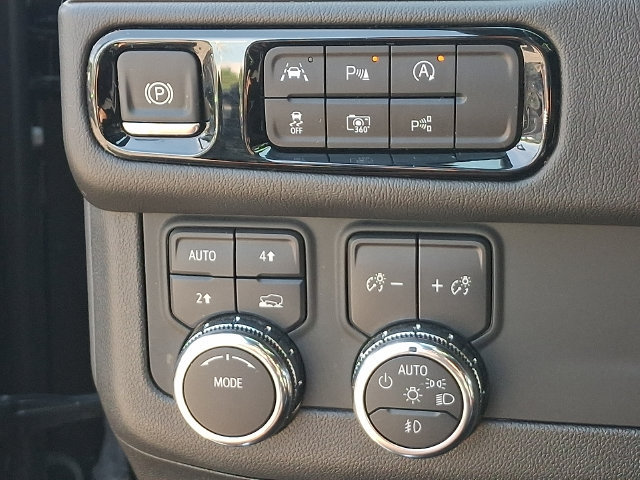 Used 2025 GMC Yukon Denali AWD/4WD image 9