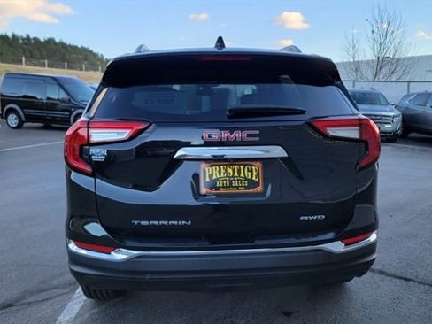Used 2024 GMC Terrain SLT image 6