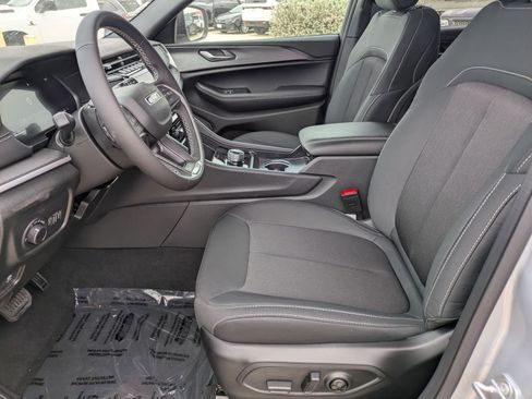 New 2025 Jeep Grand Cherokee L Laredo RWD image 10