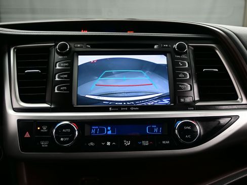 Used 2019 Toyota Highlander XLE AWD/4WD image 20