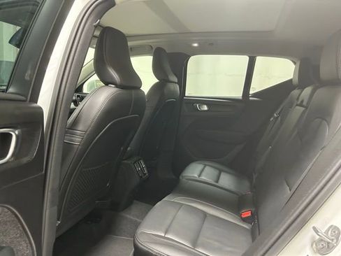 Used 2025 Volvo XC40 B5 Core image 11