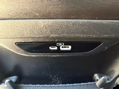 Used 2023 Chrysler Pacifica Limited FWD image 18