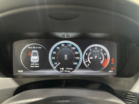 Used 2017 Jaguar F-PACE R-Sport image 29