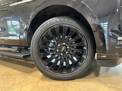 Used 2021 Lincoln Navigator Reserve w/ Luxury Package AWD/4WD image 10
