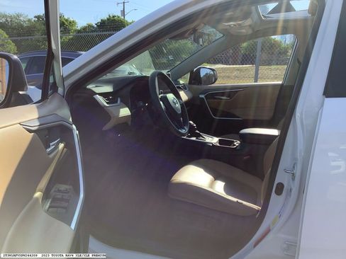 Used 2023 Toyota RAV4 XLE w/ Convenience Package FWD image 5