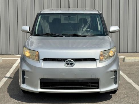 Used 2012 Scion xB FWD image 2