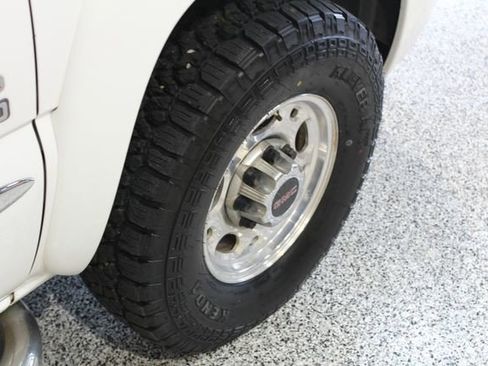 Used 2005 GMC Sierra 2500 SLT w/ Heavy-Duty Power Package image 26