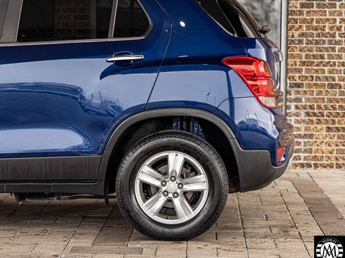 Used 2017 Chevrolet Trax LT w/ Sun & Sound Package image 25