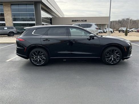 Used 2025 Toyota Crown Signia image 2