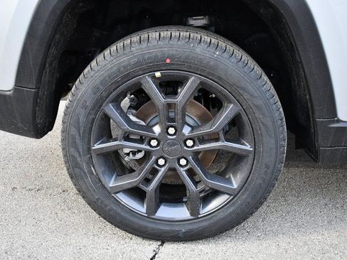 New 2025 Jeep Grand Cherokee Limited w/ Trailer Tow Package AWD/4WD image 8