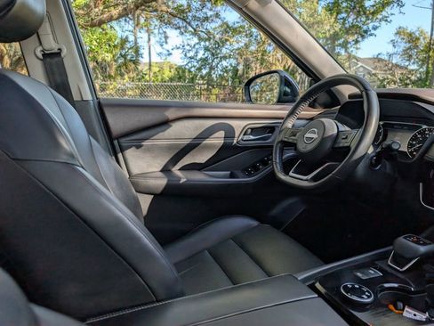 Used 2023 Nissan Rogue SV w/ SV Premium Package image 13