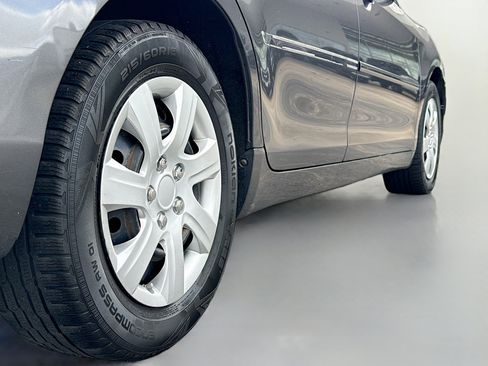 Used 2010 Toyota Camry image 14