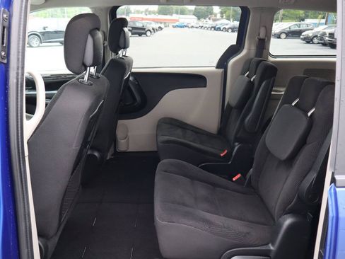 Used 2019 Dodge Grand Caravan SE w/ UConnect Hands-Free Group FWD image 5