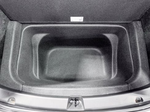 Used 2022 Tesla Model Y Long Range image 26