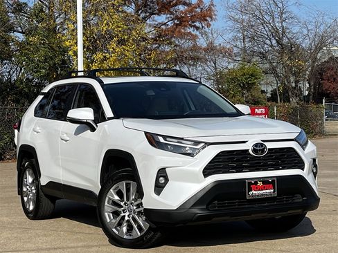 Used 2023 Toyota RAV4 XLE Premium image 2