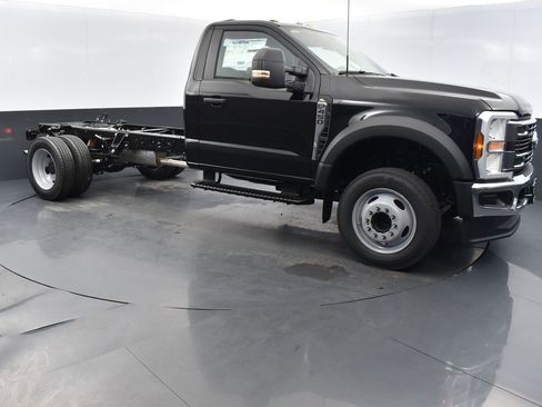New 2026 Ford F450 XL w/ XL Chrome Package image 3