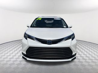 Certified 2025 Toyota Sienna XLE FWD video 2