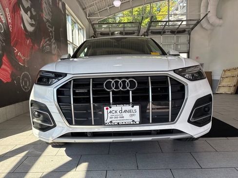 Used 2023 Audi Q5 2.0T Premium w/ Convenience Package AWD/4WD image 2