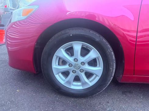 Used 2011 Toyota Camry LE image 10