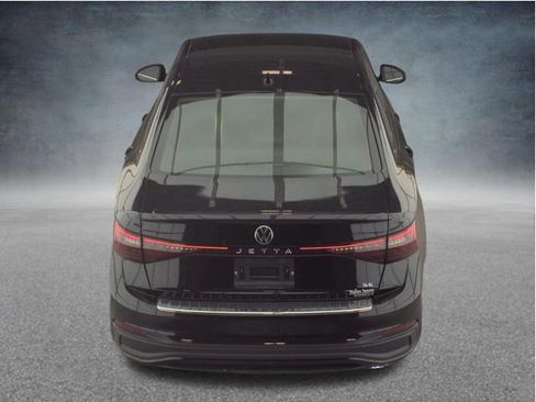 Used 2025 Volkswagen Jetta SE FWD image 6