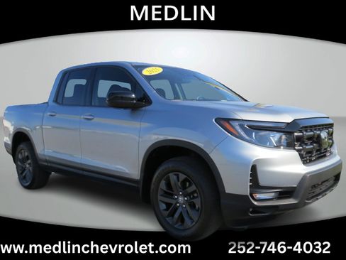 Used 2025 Honda Ridgeline Sport image 2