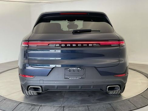 Certified 2024 Porsche Cayenne AWD/4WD image 6