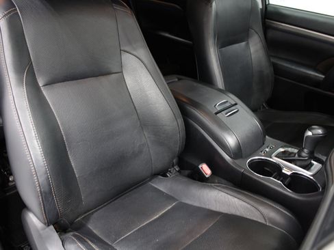 Used 2018 Toyota Highlander Limited Platinum AWD/4WD image 31