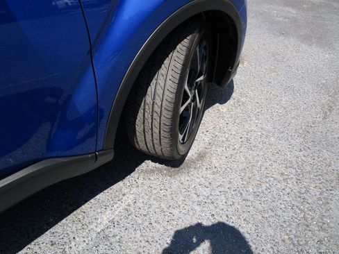 Used 2019 Toyota C-HR Limited image 31