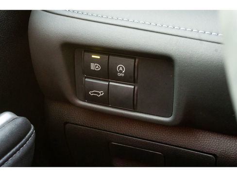 Used 2024 Toyota Highlander XLE image 29