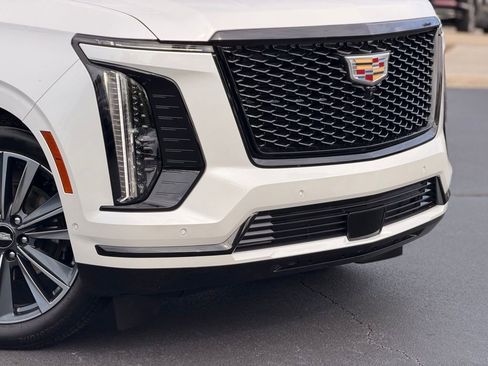 Used 2025 Cadillac Escalade Sport w/ Touring Package AWD/4WD image 7