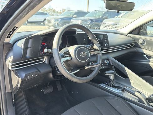 Used 2023 Hyundai Elantra SEL image 10