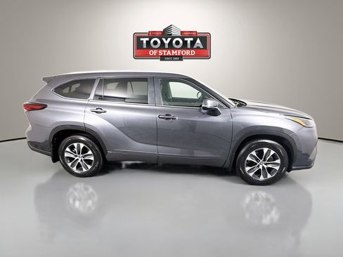 Certified 2025 Toyota Highlander image 8