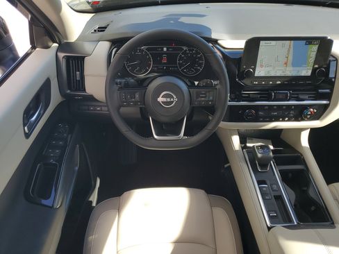 New 2025 Nissan Pathfinder SL w/ Black Appearance Package image 18