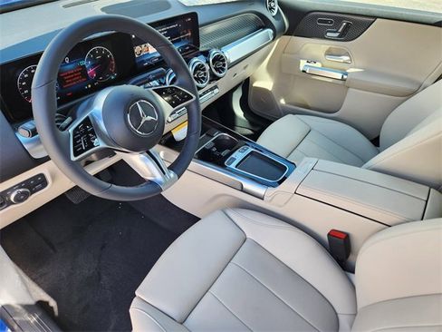 Used 2025 Mercedes-Benz GLB 250 4MATIC image 7