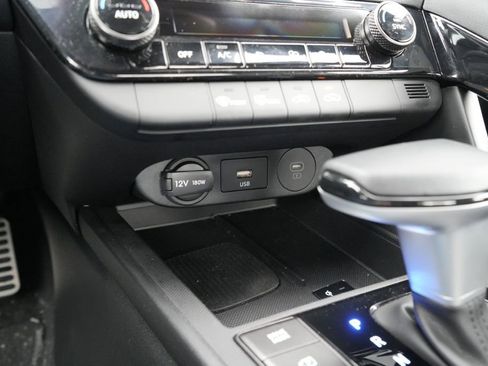 Certified 2025 Hyundai Elantra SEL image 31