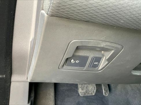 Used 2023 Land Rover Range Rover Velar S image 33