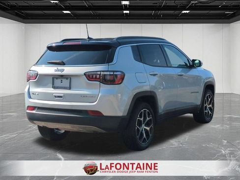 Used 2024 Jeep Compass Limited AWD/4WD image 5