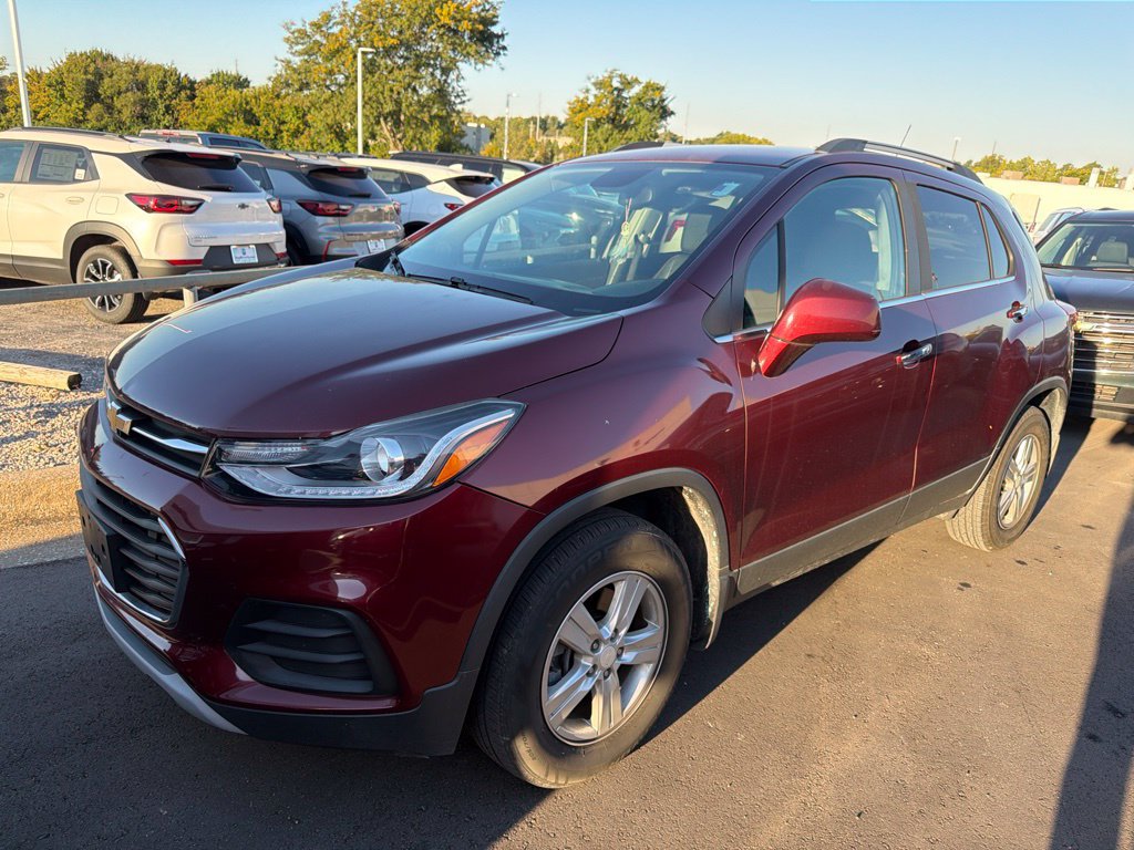 Used 2017 Chevrolet Trax LT w/ LT Convenience Package AWD/4WD image 2