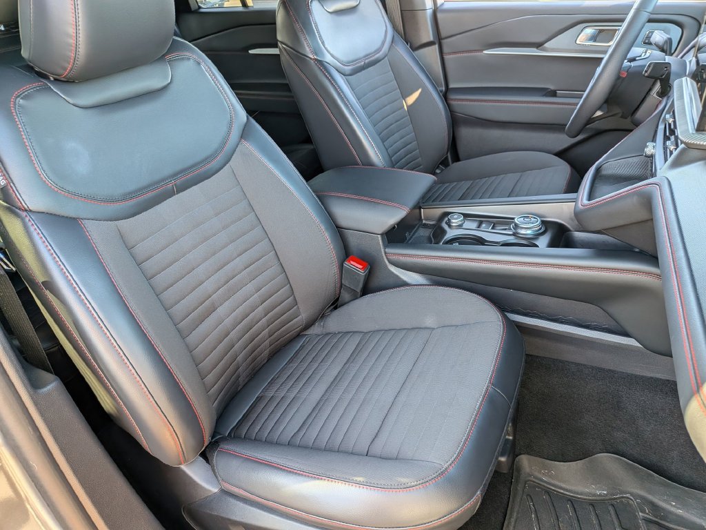 Used 2026 Ford Explorer ST-Line w/ Premium Package RWD image 27