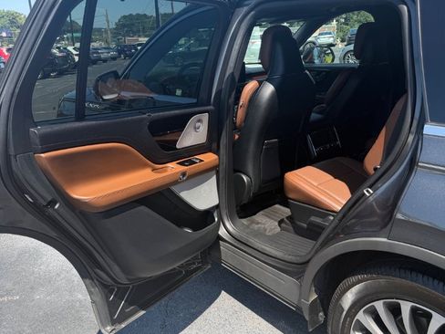 Used 2020 Lincoln Aviator Reserve w/ Equipment Group 201A RWD image 25