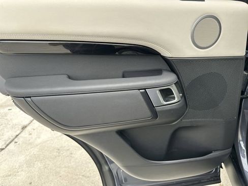 Used 2025 Land Rover Discovery S image 33