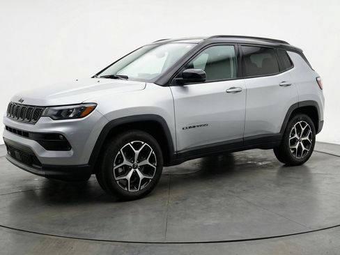Used 2025 Jeep Compass Limited AWD/4WD image 3