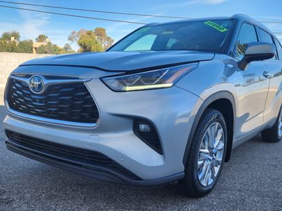 Used 2023 Toyota Highlander Limited