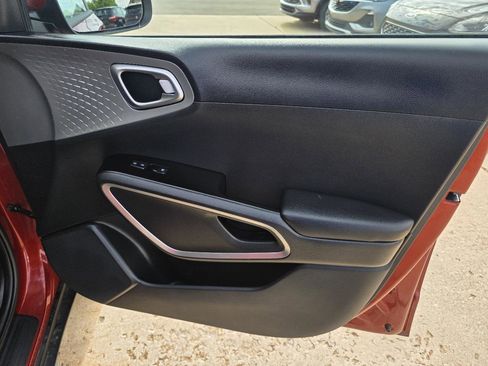 Used 2025 Kia Soul S FWD image 17