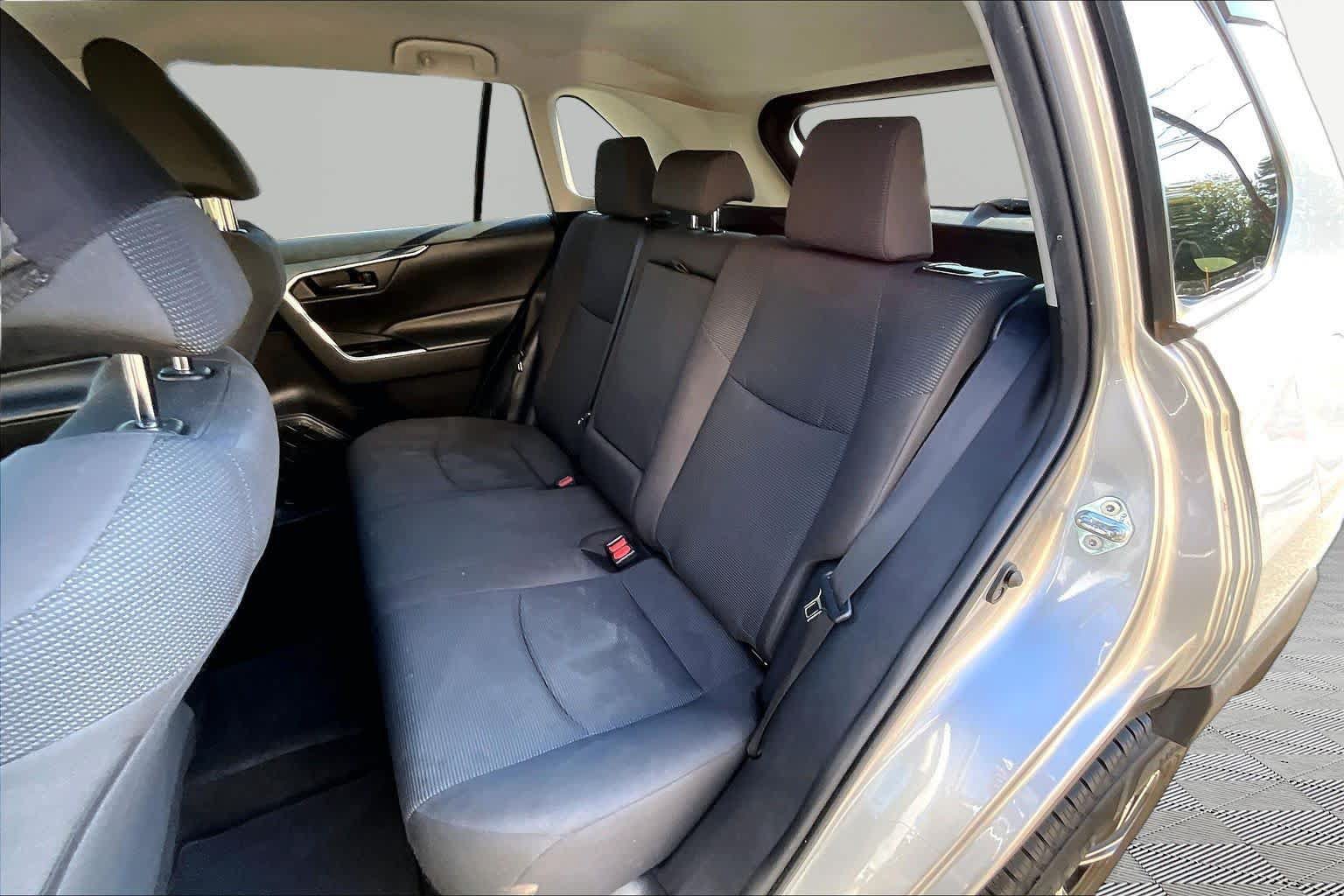 Used 2020 Toyota RAV4 LE FWD image 21