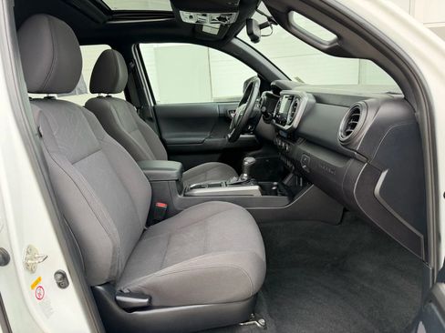 Used 2017 Toyota Tacoma TRD Off-Road image 14