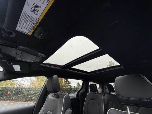 New 2026 Chrysler Pacifica Limited image 29