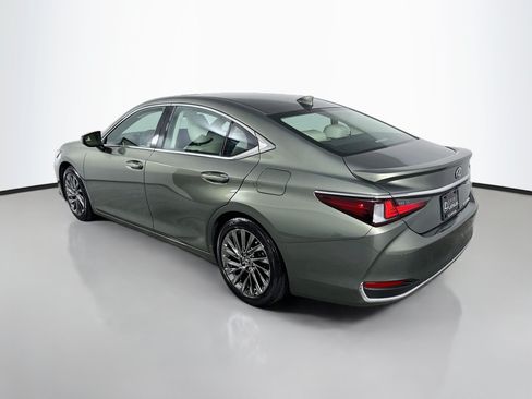 Used 2025 Lexus ES 300h Ultra Luxury w/ Accessory Package (Z2) FWD image 5