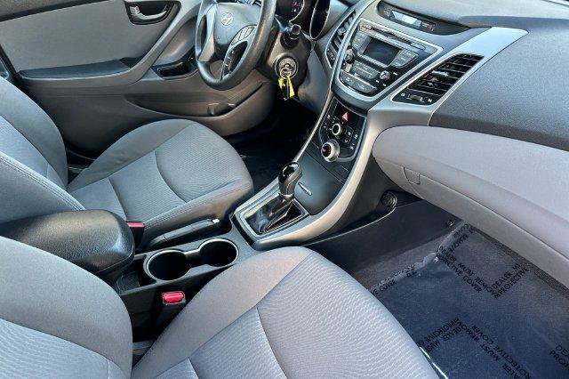 Used 2015 Hyundai Elantra SE FWD image 16